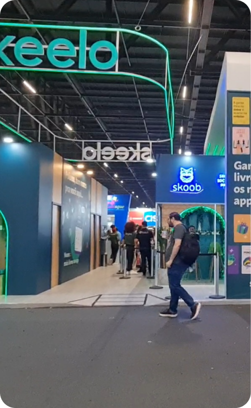 Exemplo de montagem cenográfica e ativação de marca em evento pela M2 Flex