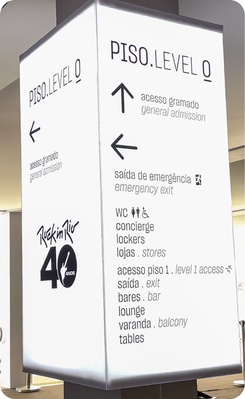 Exemplo de sinalização direcional e placas de identificação M2 Flex